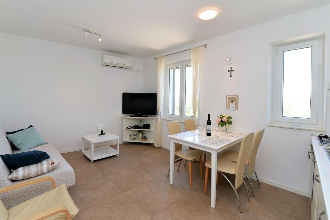 Beach Apartment Vami With Sea View Murter Exterior photo